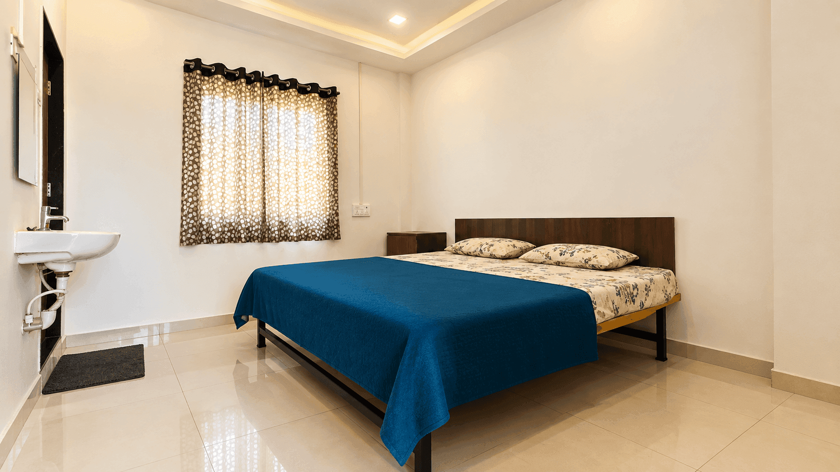 Naturally ventilated, spotless non-AC room